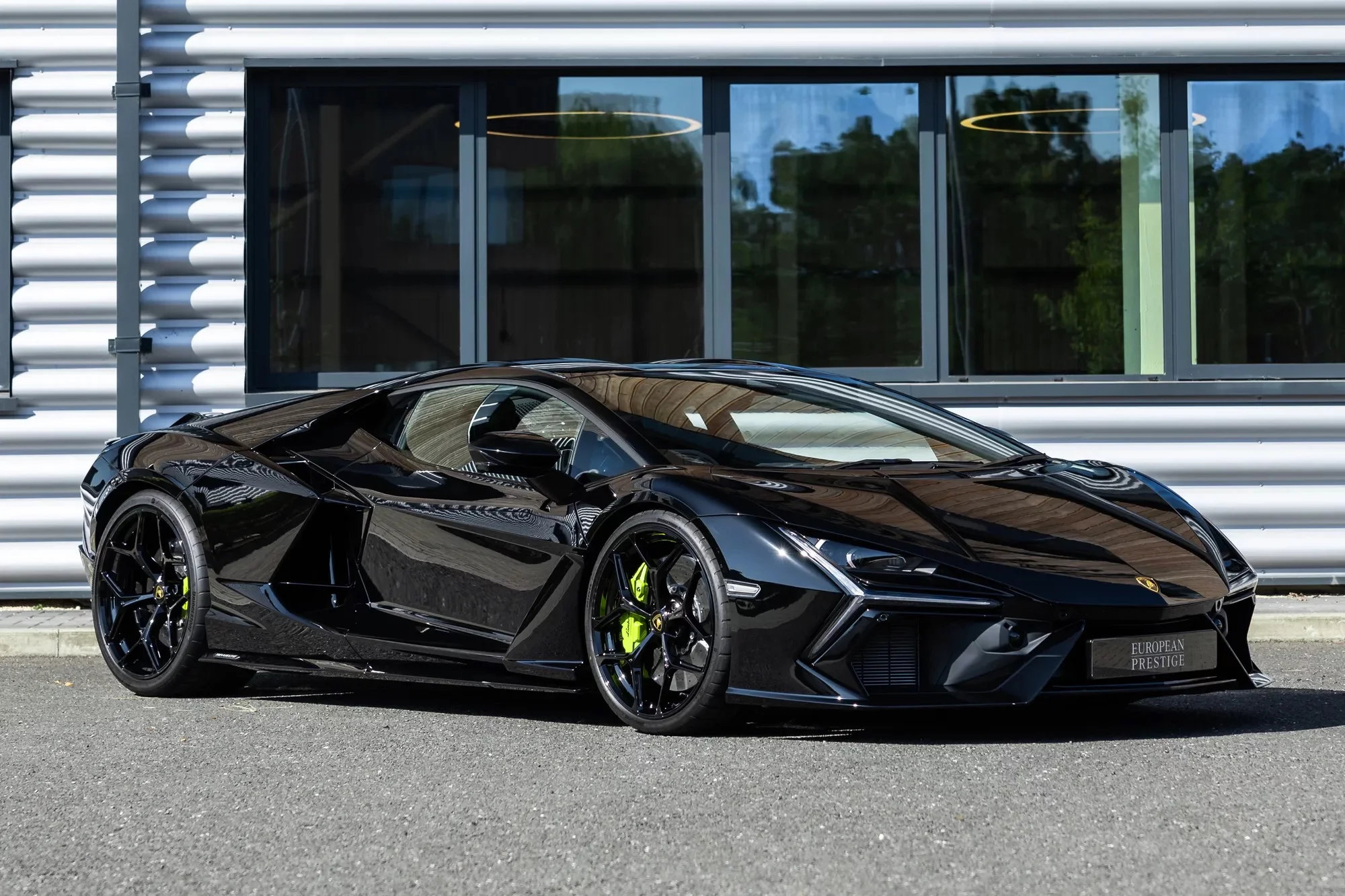 Nero Noctis Lamborghini Revuelto