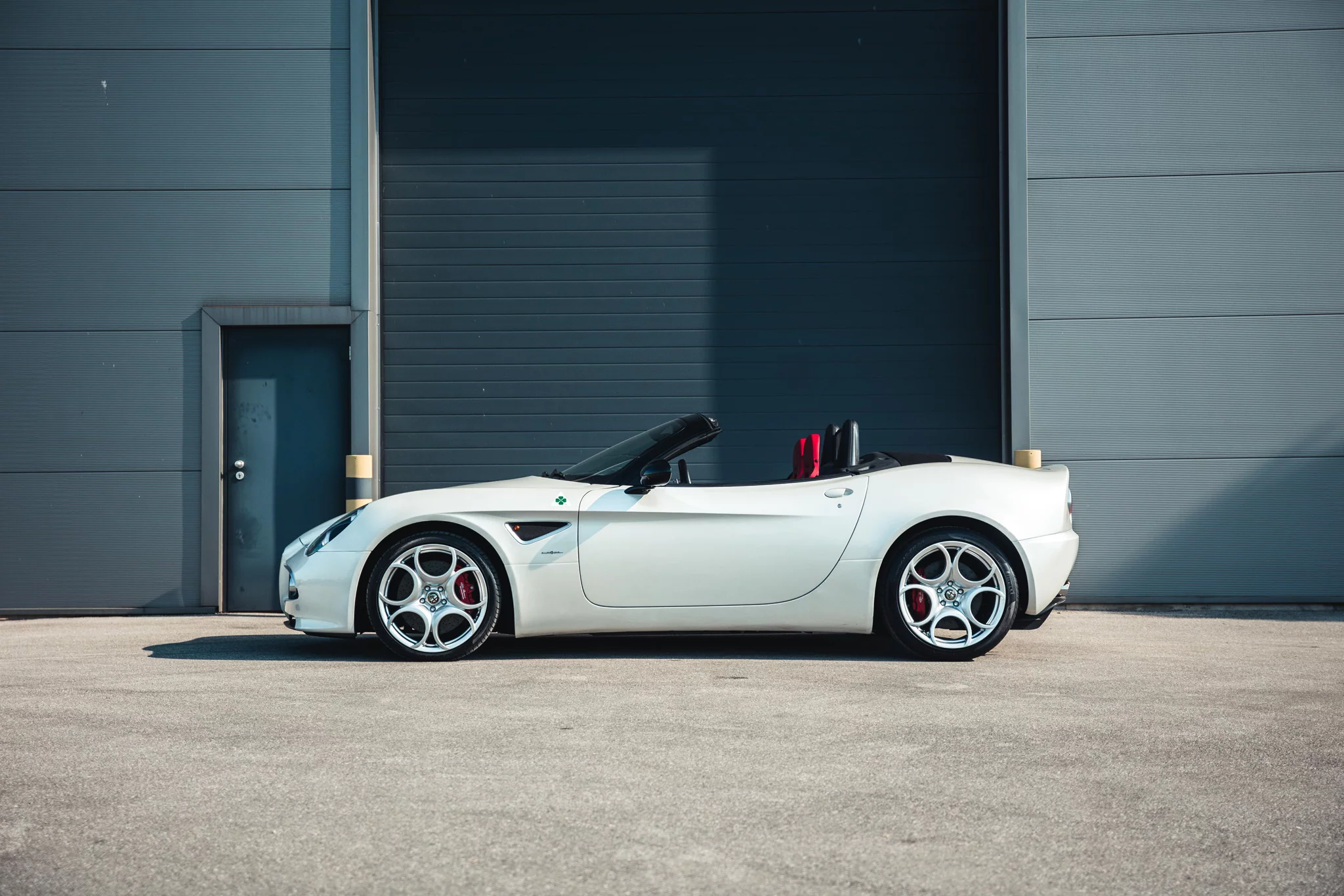 Bianco Madreperla Alfa Romeo 8C
