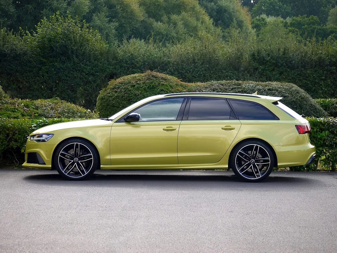 Peridot Metallic Audi RS6 Avant