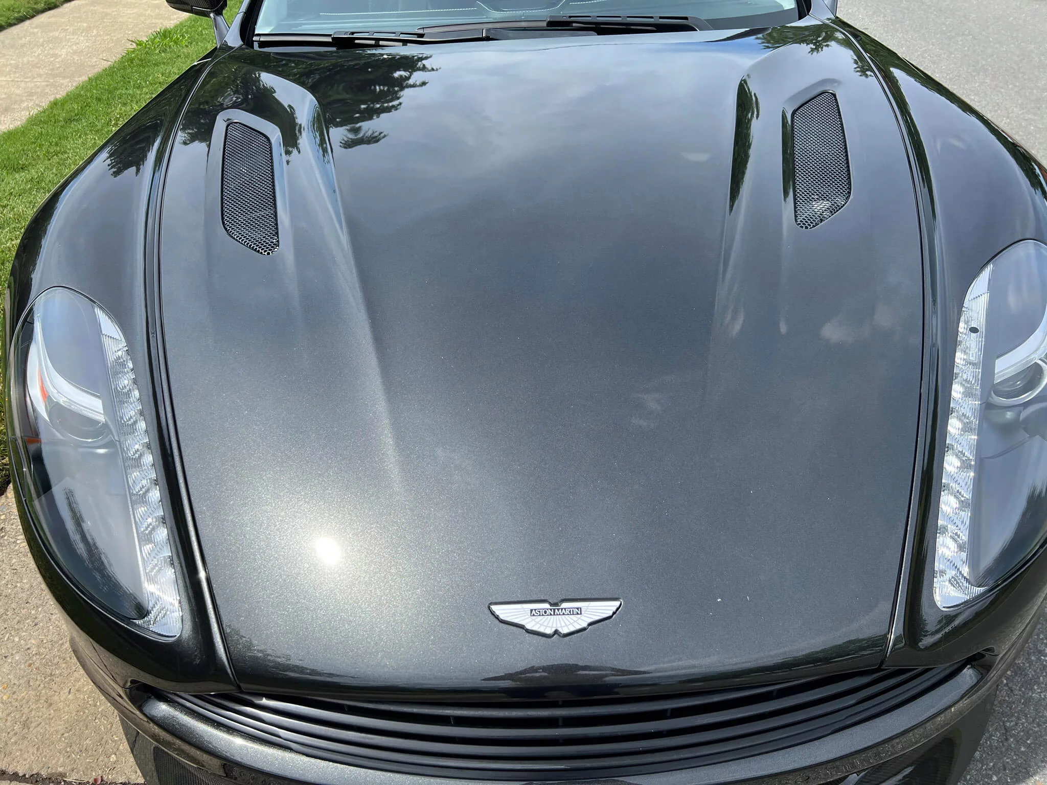 Ceramic Grey Aston Martin Vanquish