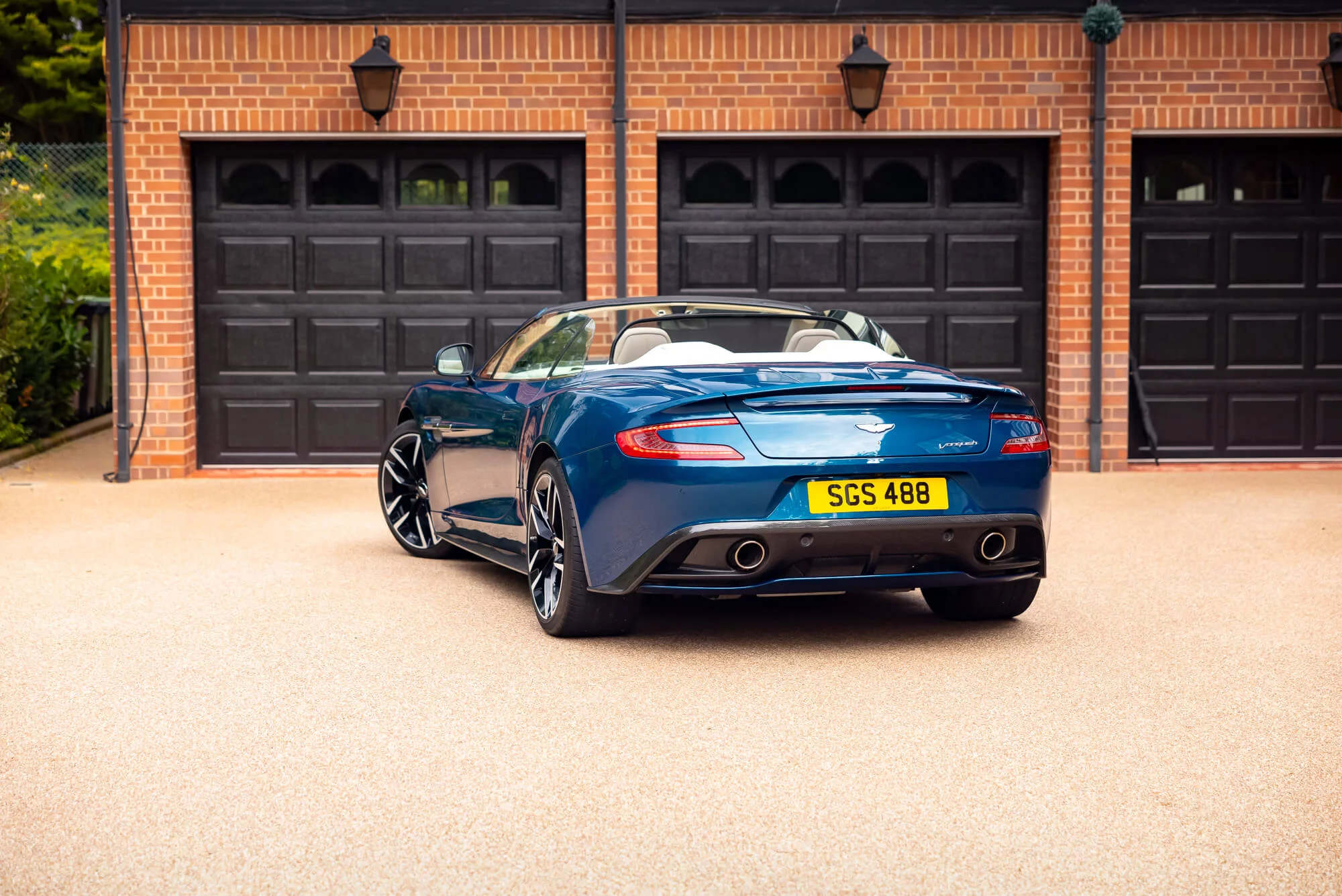 Ocellus Teal Aston Martin Vanquish