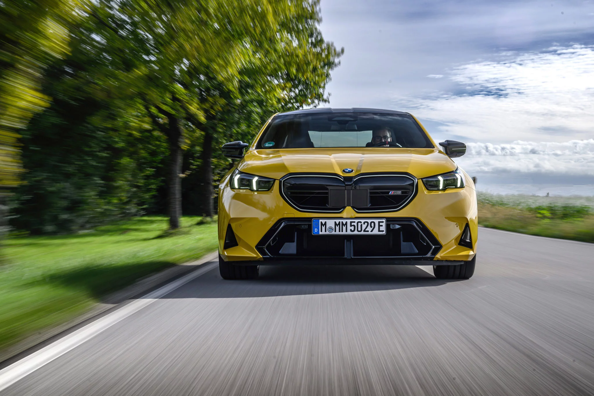 Speed Yellow BMW M5