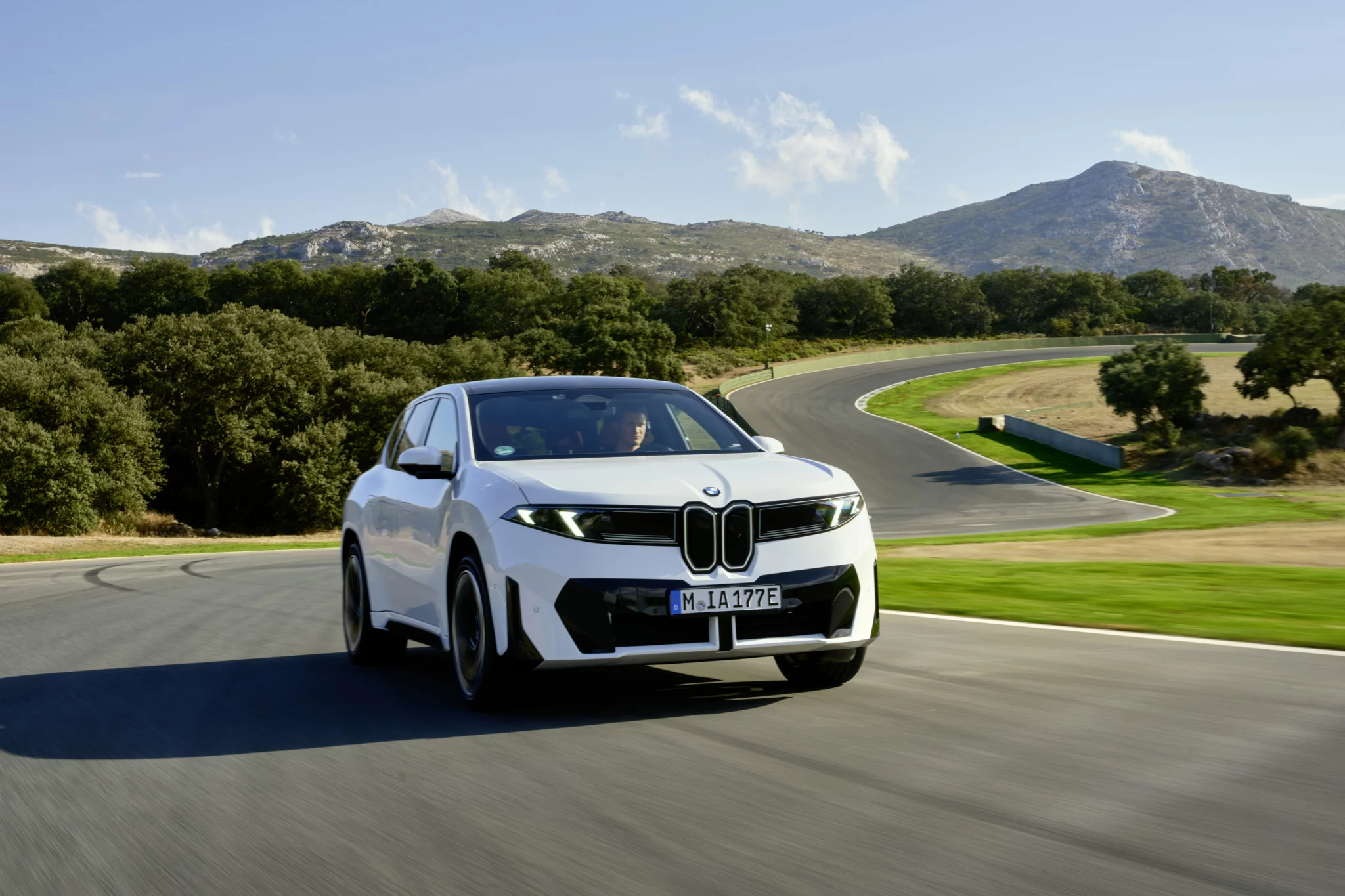 Alpine White III BMW iX3