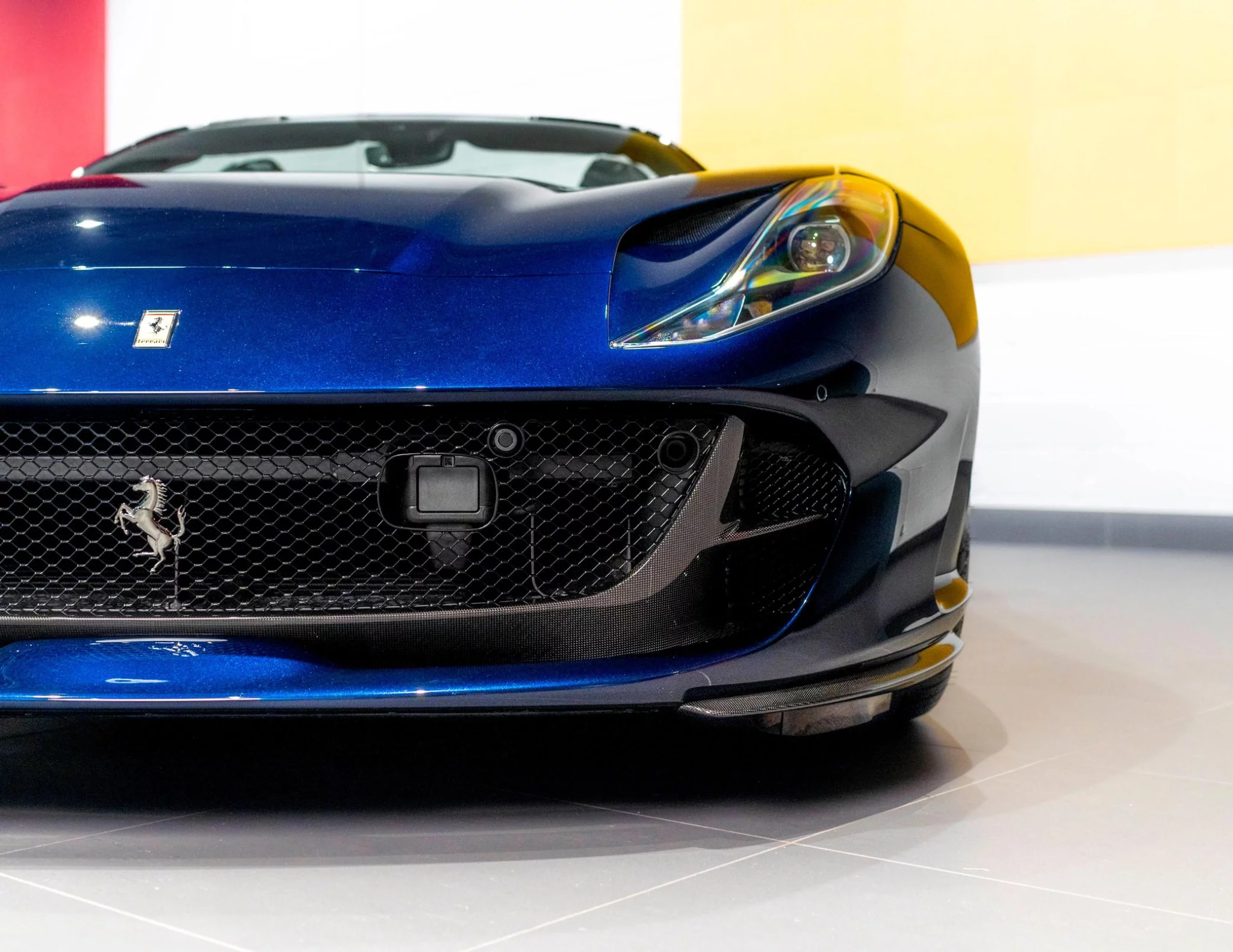 Blu Montreal Ferrari 812