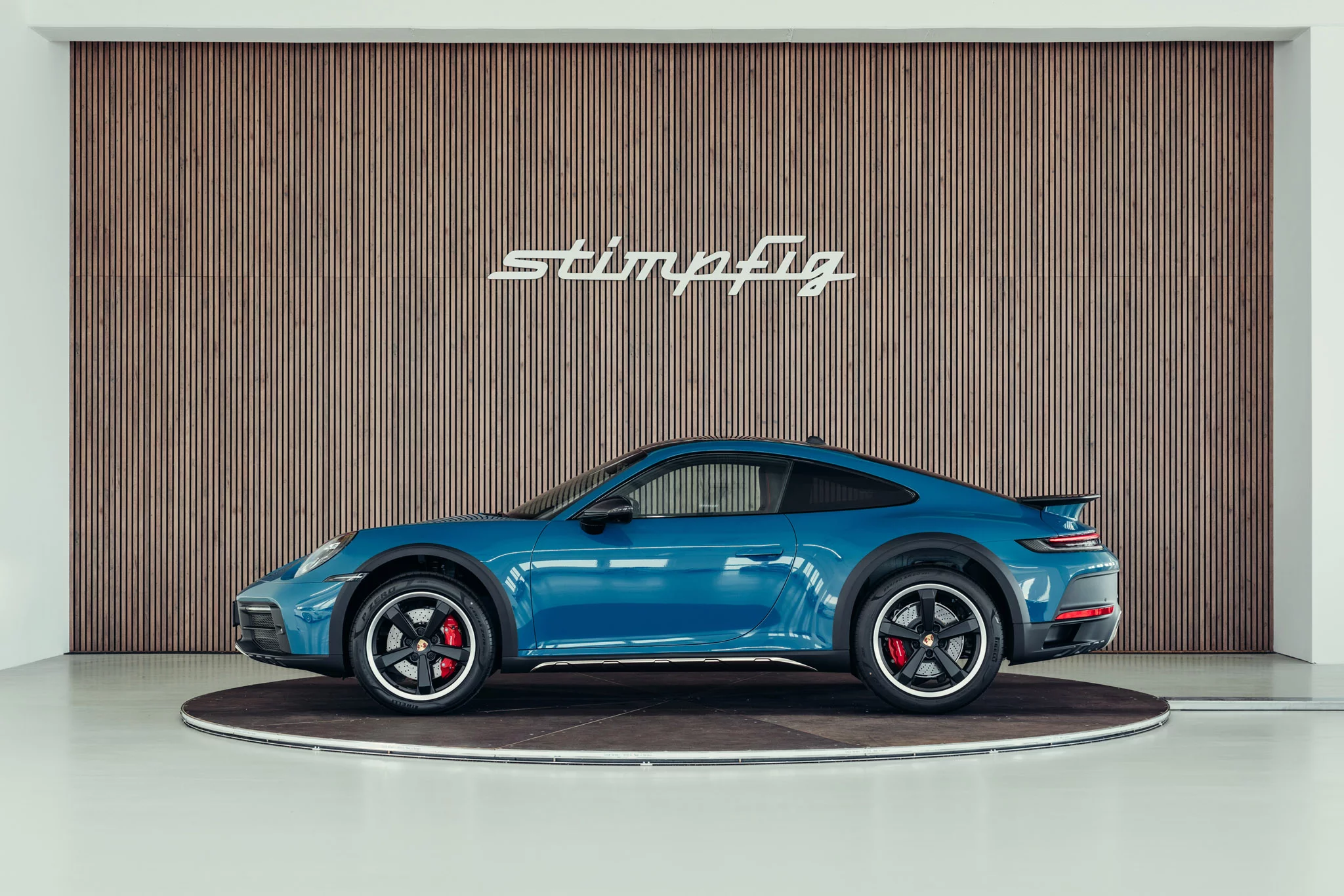 Oslo Blue Porsche 911 Dakar