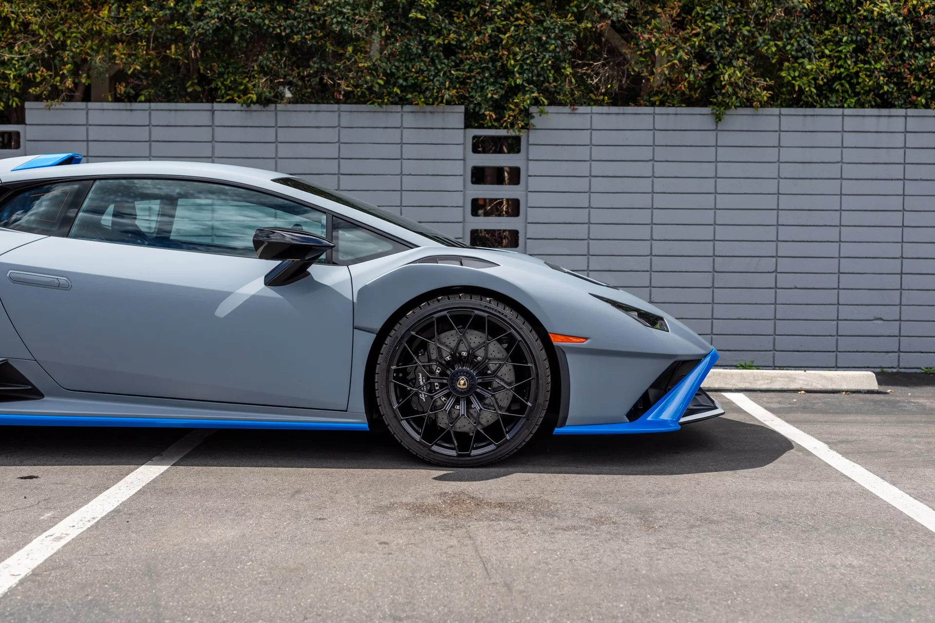 Grigio Acheso Lamborghini Huracán