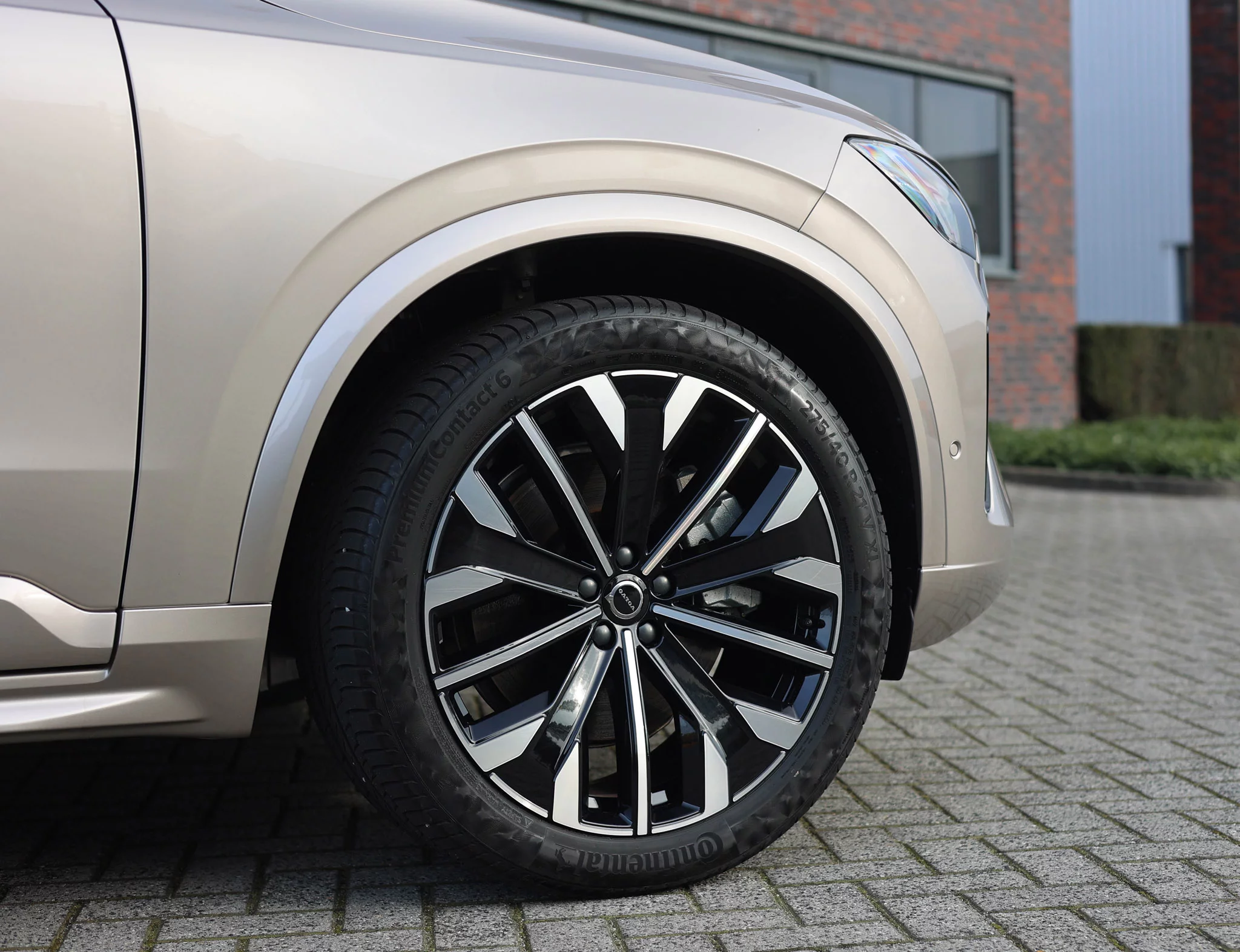 Bright Dusk Volvo XC90