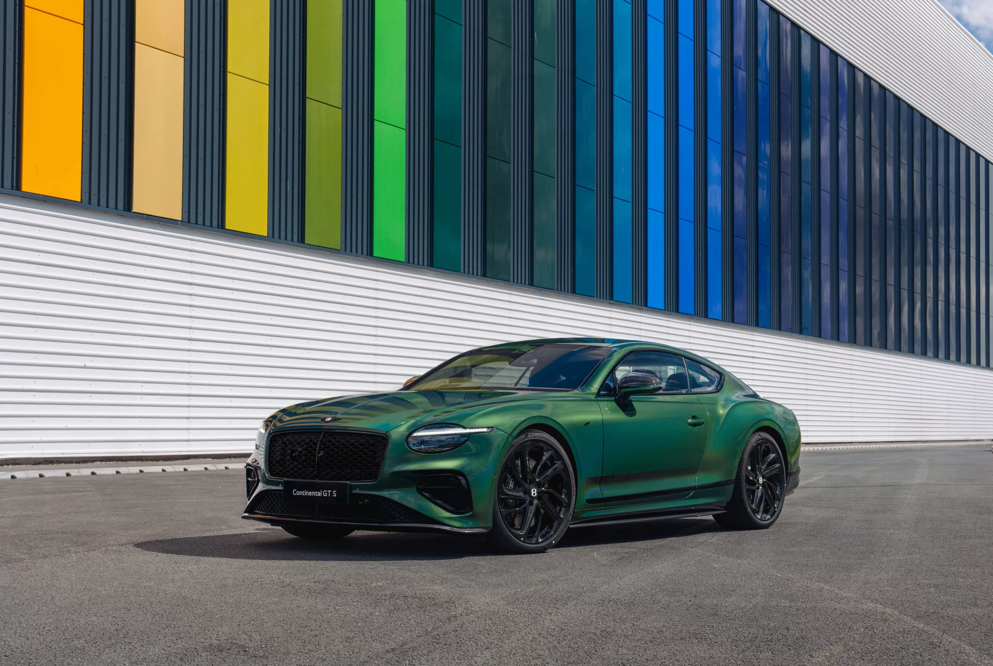 A one-off Continental GT S debuts a new iridescent paint effect, marking Bentley’s first use of Spectraflair within its expanded bespoke paint programme.